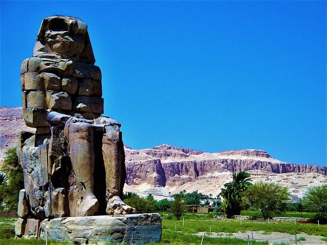 egypt colossi of memnon