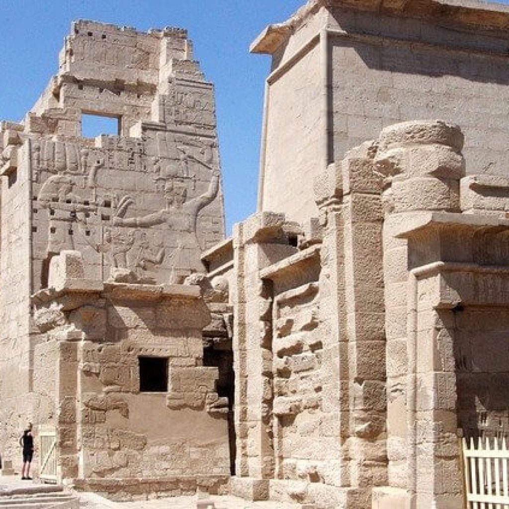habu-temple-in-Luxor