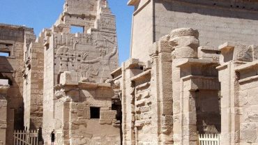 habu-temple-in-Luxor