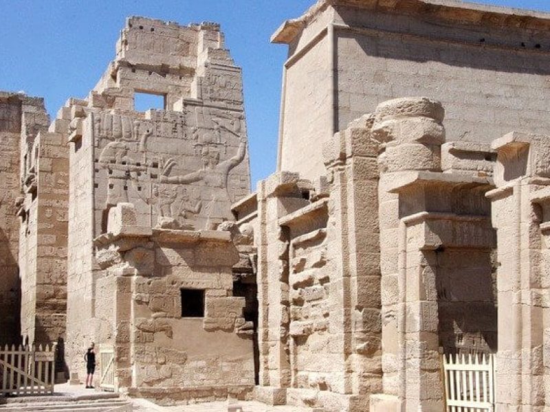 habu-temple-in-Luxor