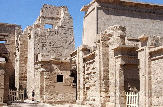 habu-temple-in-Luxor