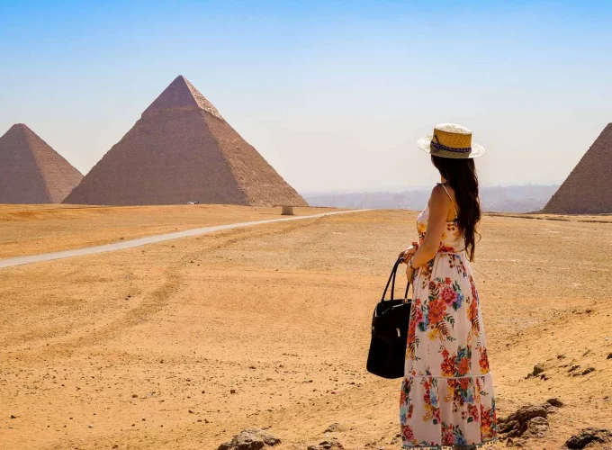 Traveller viewing the Giza Pyramids on a private Cairo tour