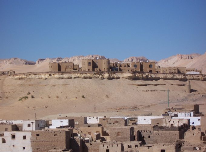 Private Dakhla Al-Qasr and Deir El-Hagar Heritage Tour