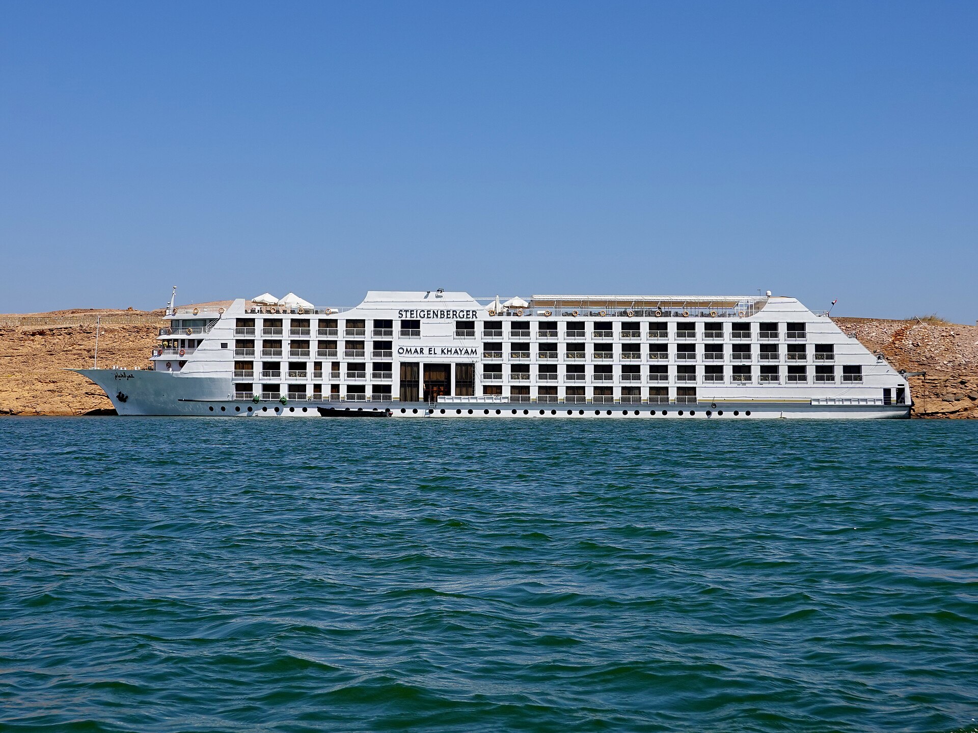 Steigenberger Omar El Khayam exterior on Lake Nasser